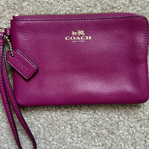 Coach leather wristlet- Magenta - Picture 6 of 6